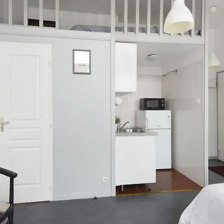 Bright And Quiet Studio In Center - Welkeys Apartmán